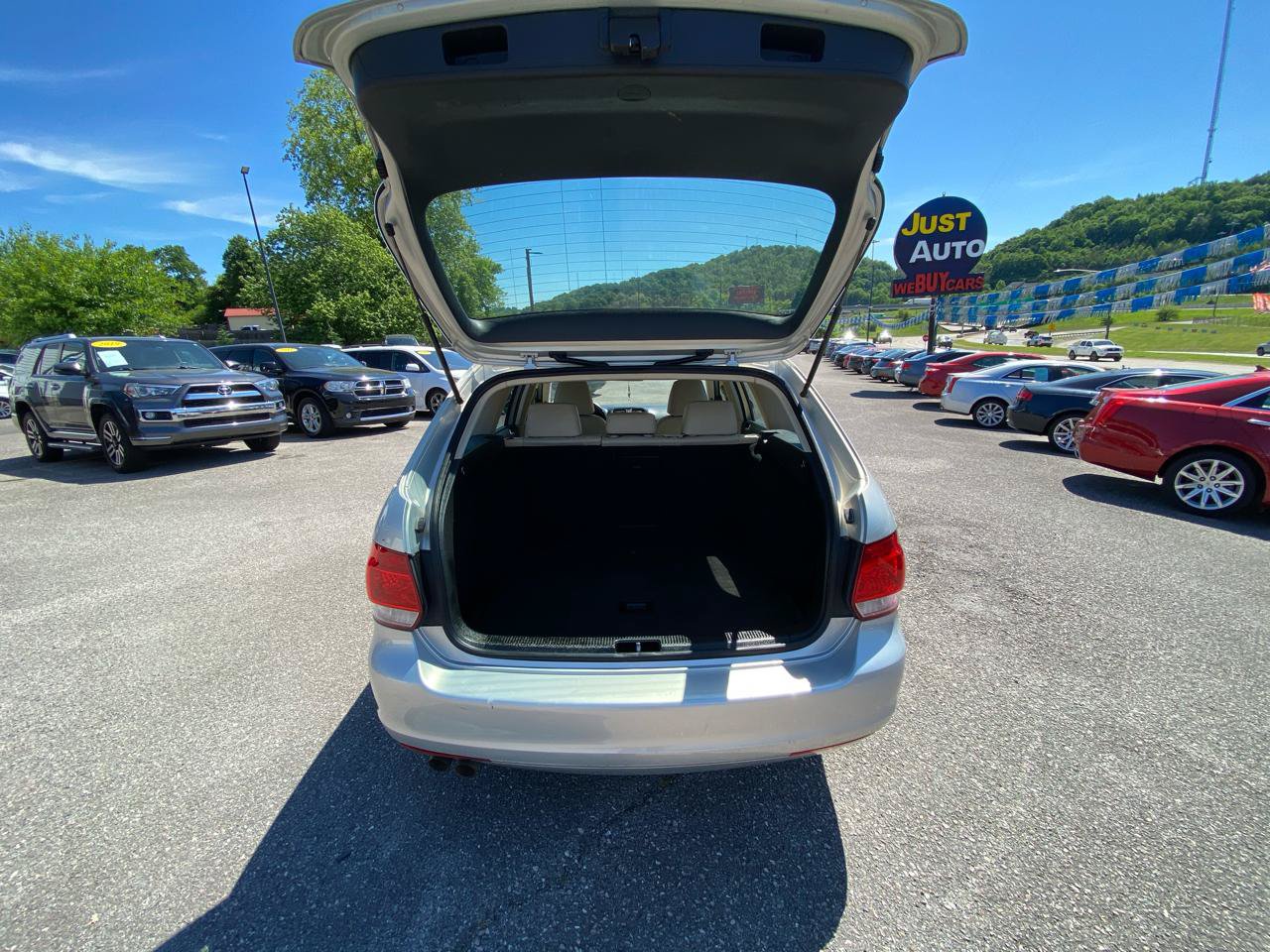 Used 2011 Volkswagen Jetta TDI FWD image 12