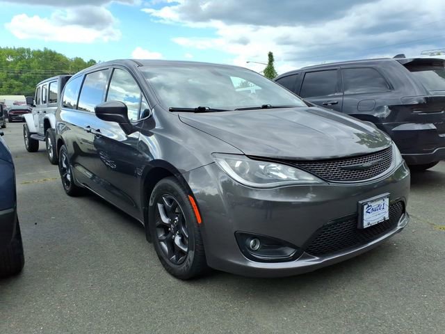 Used 2019 Chrysler Pacifica Touring Plus w/ S Appearance Package FWD video 1