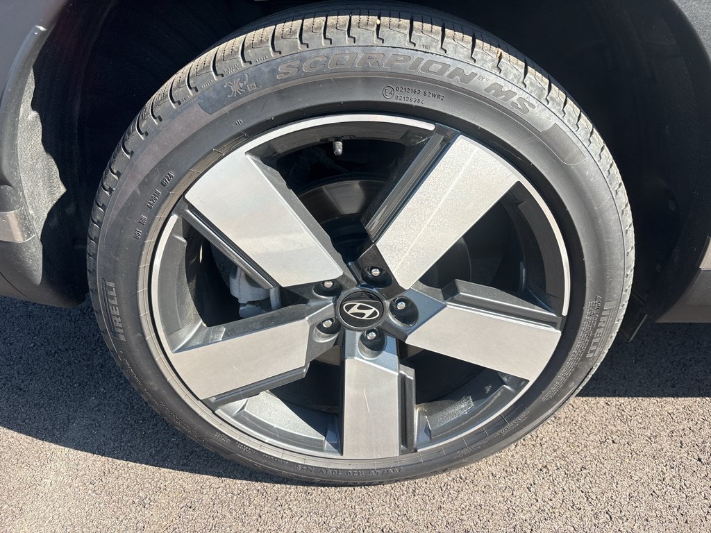Used 2024 Hyundai Santa Fe Limited FWD image 15