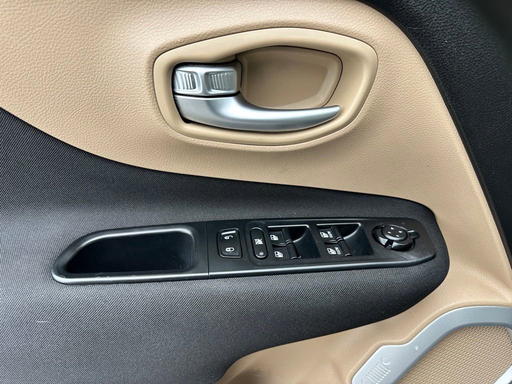 Used 2015 Jeep Renegade Latitude w/ Cold Weather Group II image 15