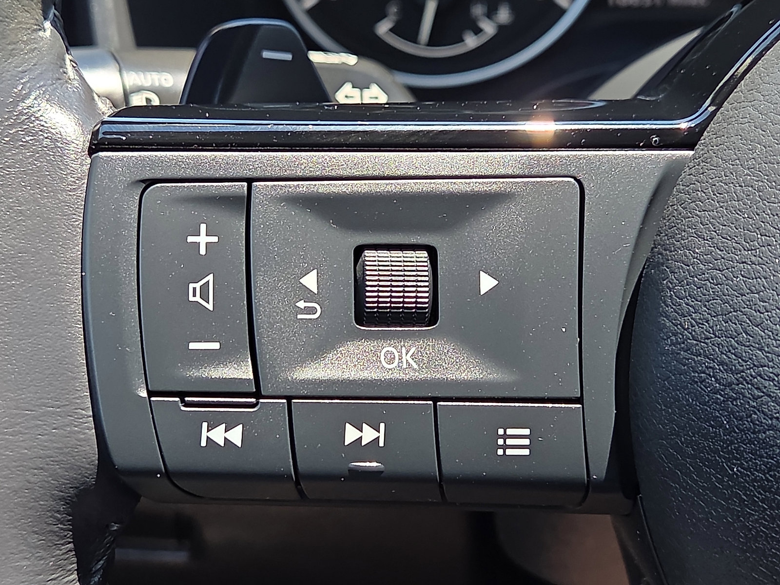 Used 2023 Nissan Rogue SV w/ SV Premium B Package FWD image 21