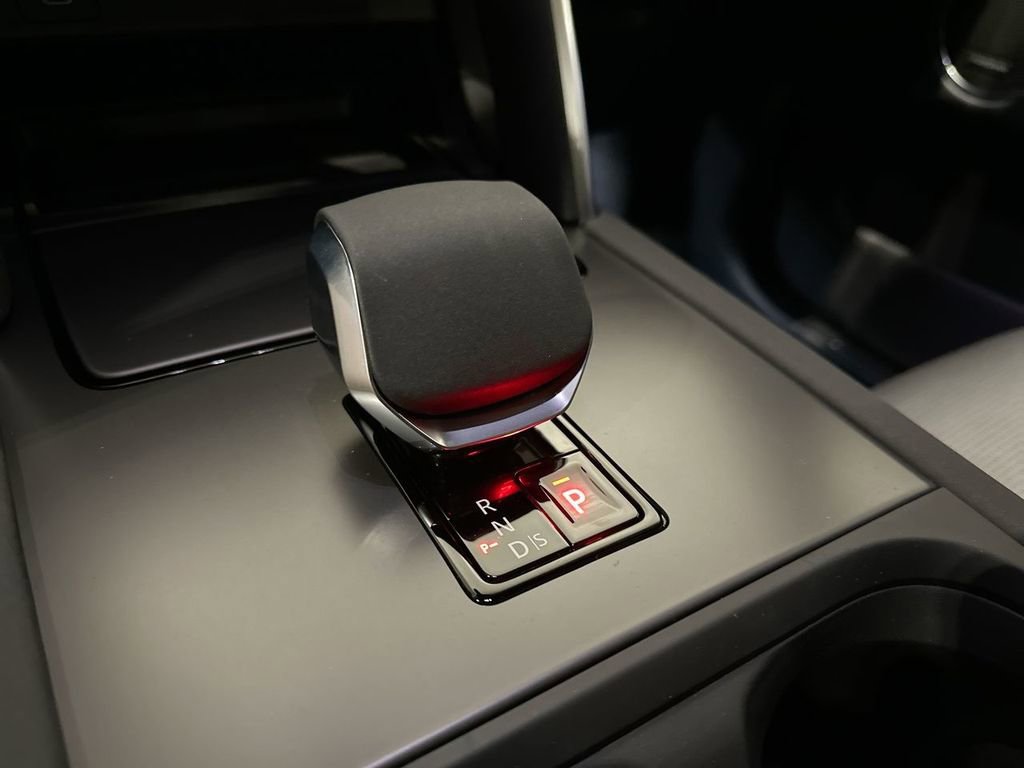 New 2026 Land Rover Discovery Sport Landmark image 12