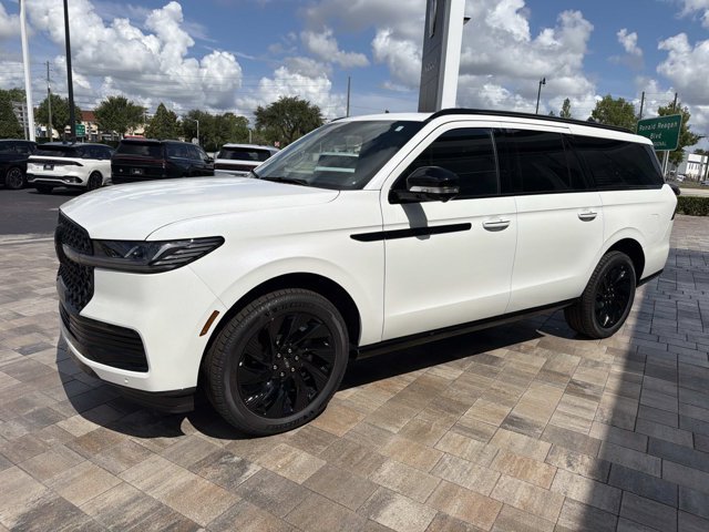 New 2026 Lincoln Navigator L Reserve w/ Jet Appearance Package AWD/4WD image 5
