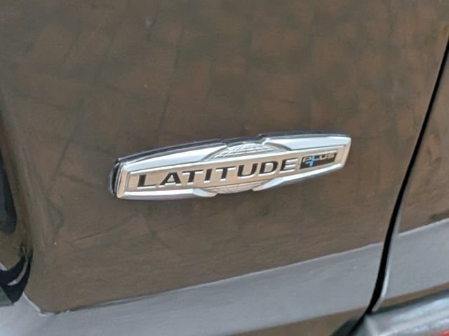 Used 2019 Jeep Cherokee Latitude Plus w/ Cold Weather Group AWD/4WD image 9