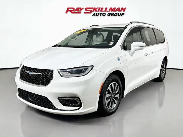 Used 2021 Chrysler Pacifica Touring-L FWD image 3
