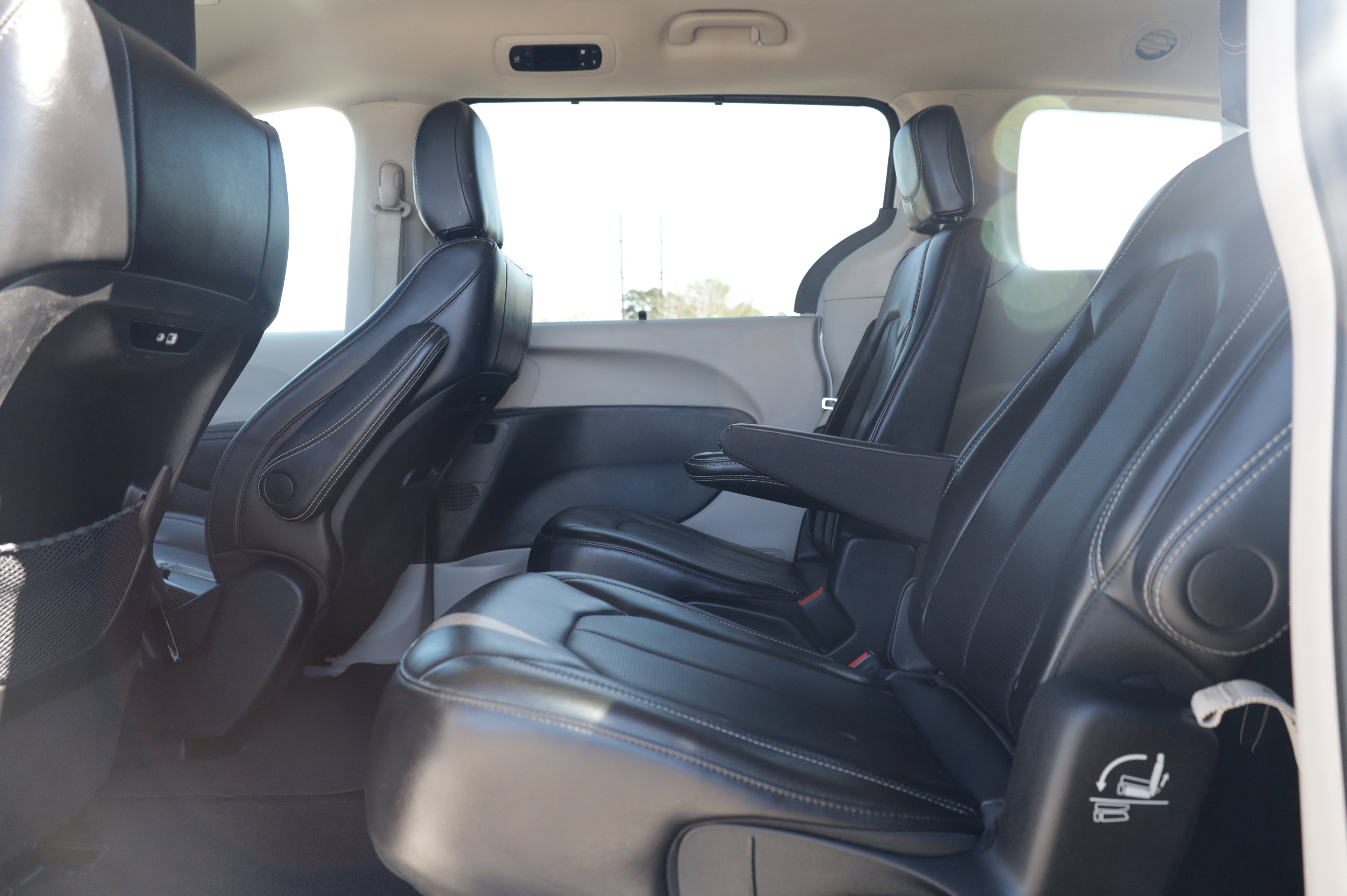 Used 2024 Chrysler Pacifica Touring-L image 13