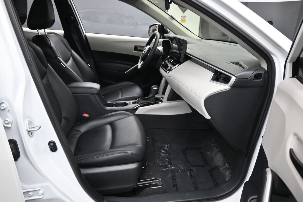 Used 2025 Toyota Corolla Cross LE FWD image 38