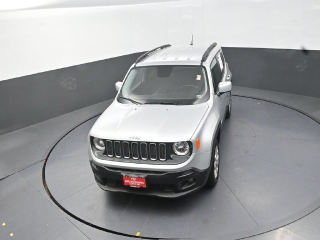 Used 2017 Jeep Renegade Latitude w/ Cold Weather Group AWD/4WD image 24