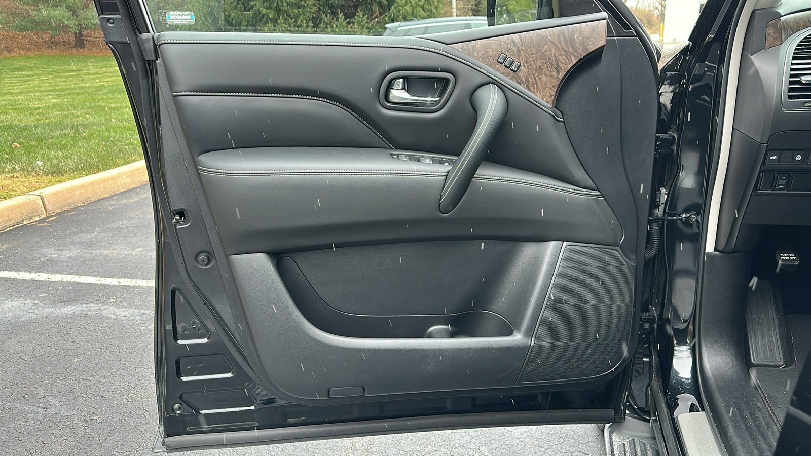 Certified 2024 INFINITI QX80 Premium Select w/ Cargo Package image 15