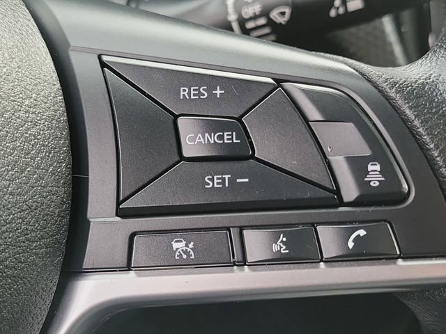 Used 2023 Nissan Kicks SV image 9