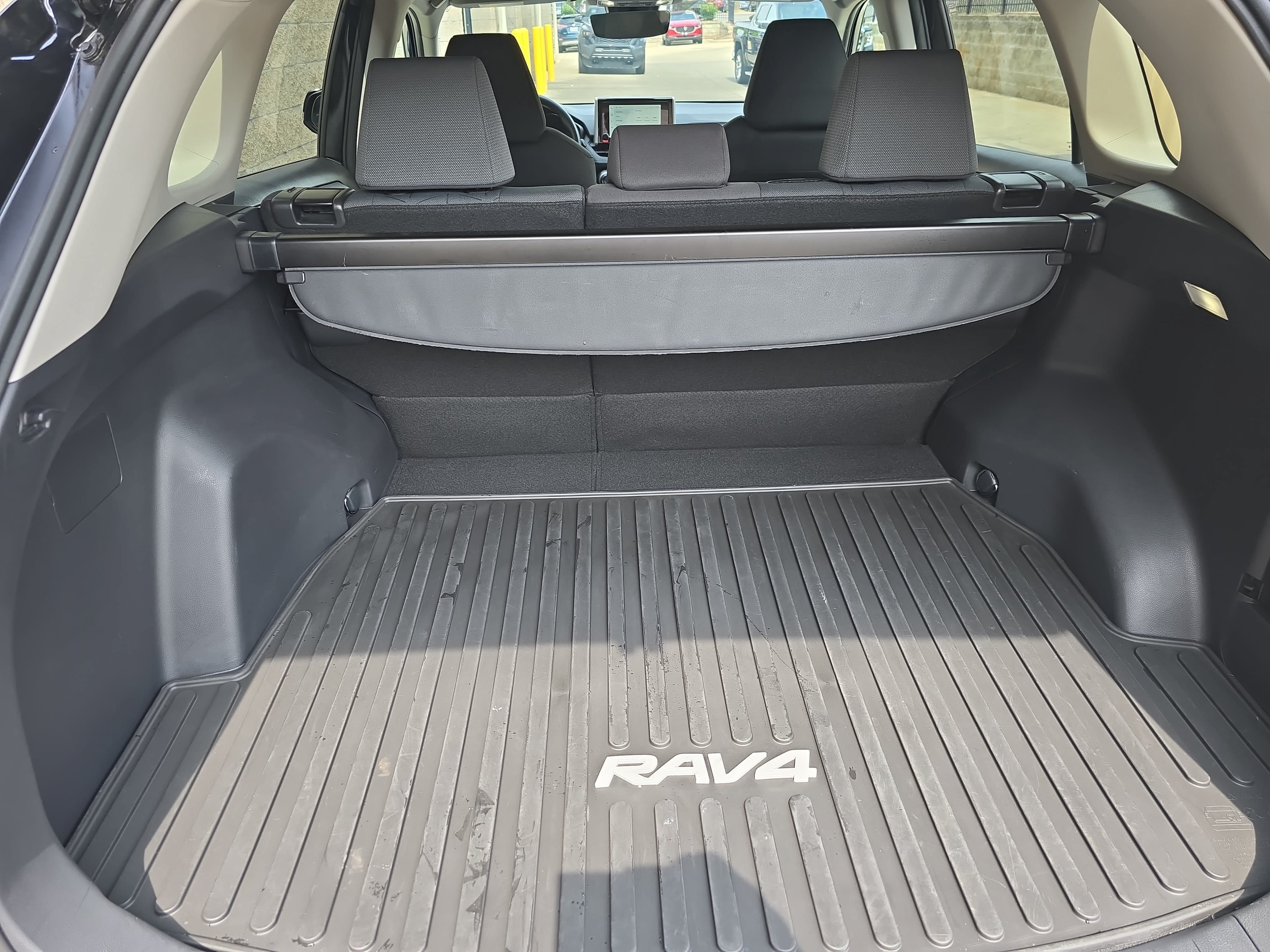 Used 2025 Toyota RAV4 XLE w/ Convenience Package FWD image 12