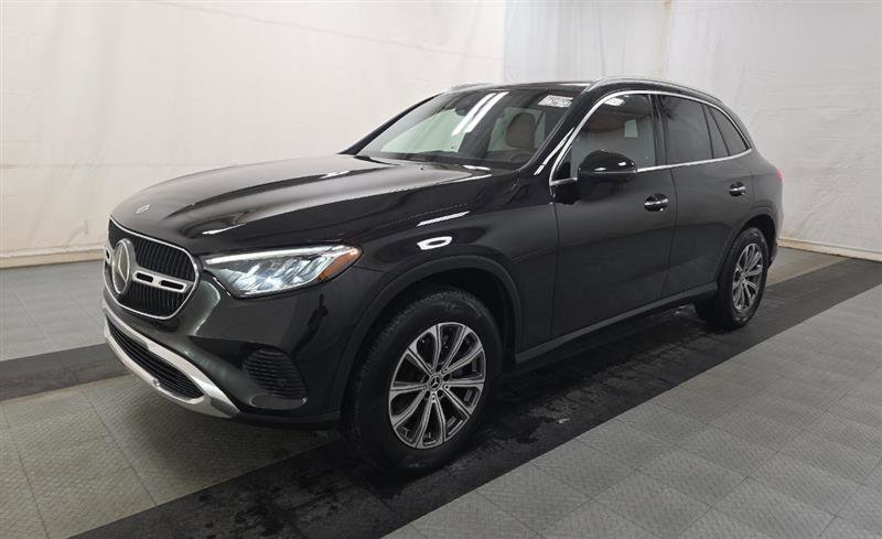 Used 2025 Mercedes-Benz GLC 300 4MATIC image 4