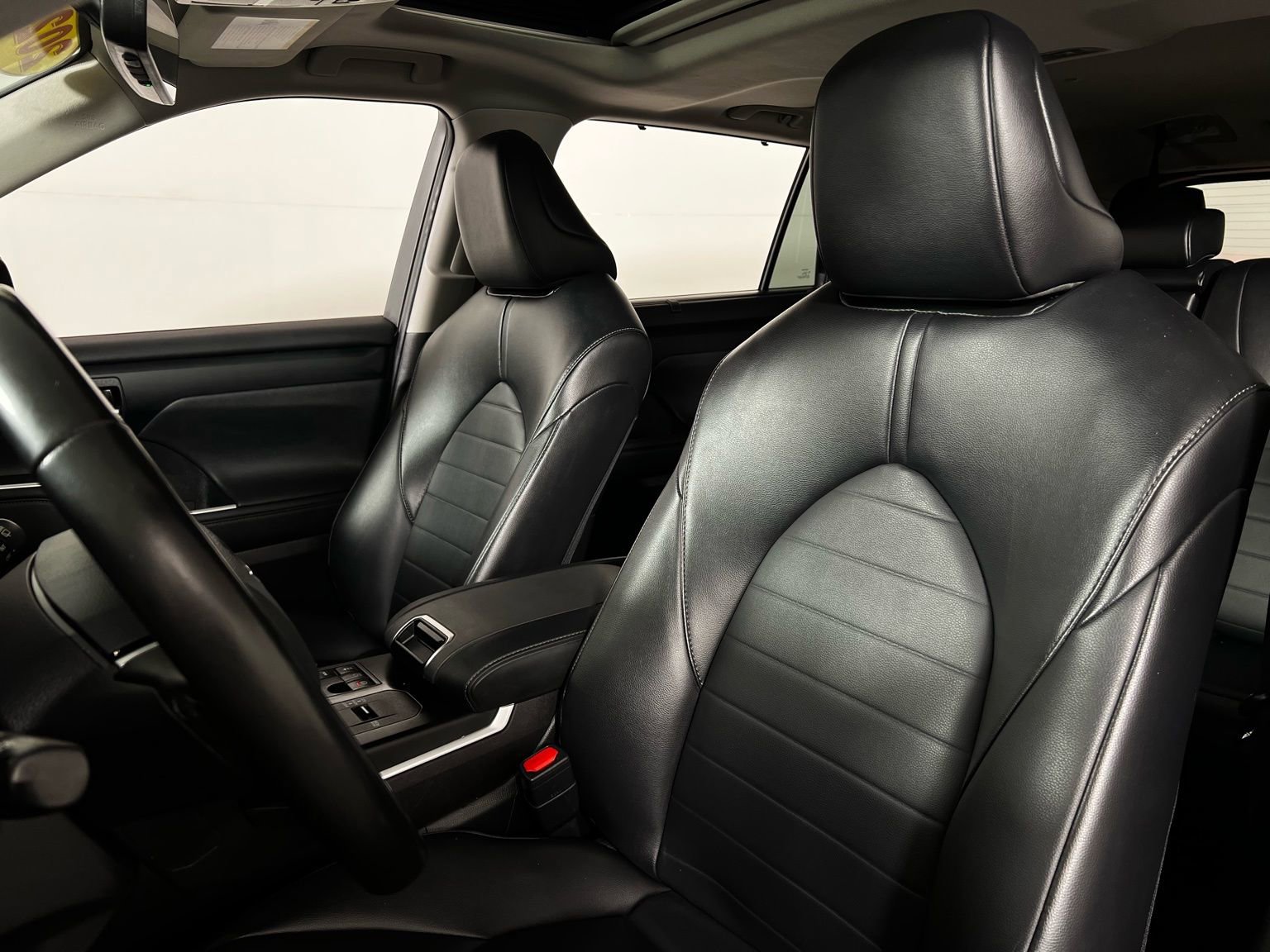 Used 2023 Toyota Highlander XLE image 13