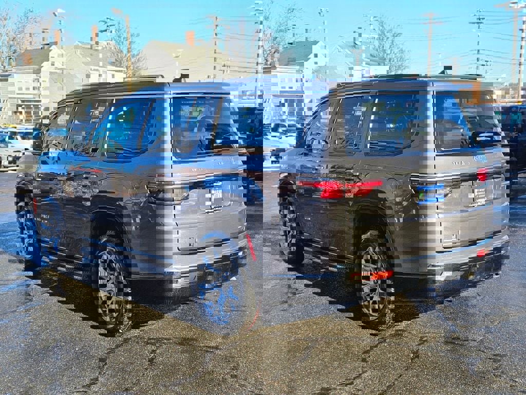 Used 2022 Jeep Wagoneer Series II w/ Flexible Seating Group image 3