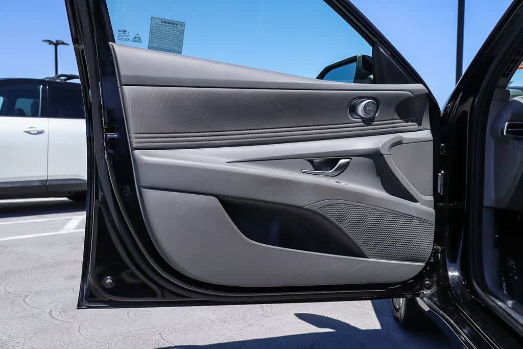 Used 2025 Hyundai Elantra Sport FWD image 21