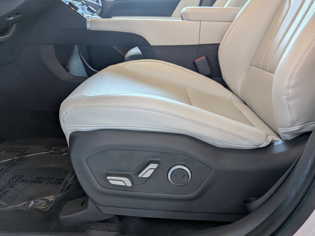 Used 2025 Hyundai Santa Fe SEL AWD/4WD image 11