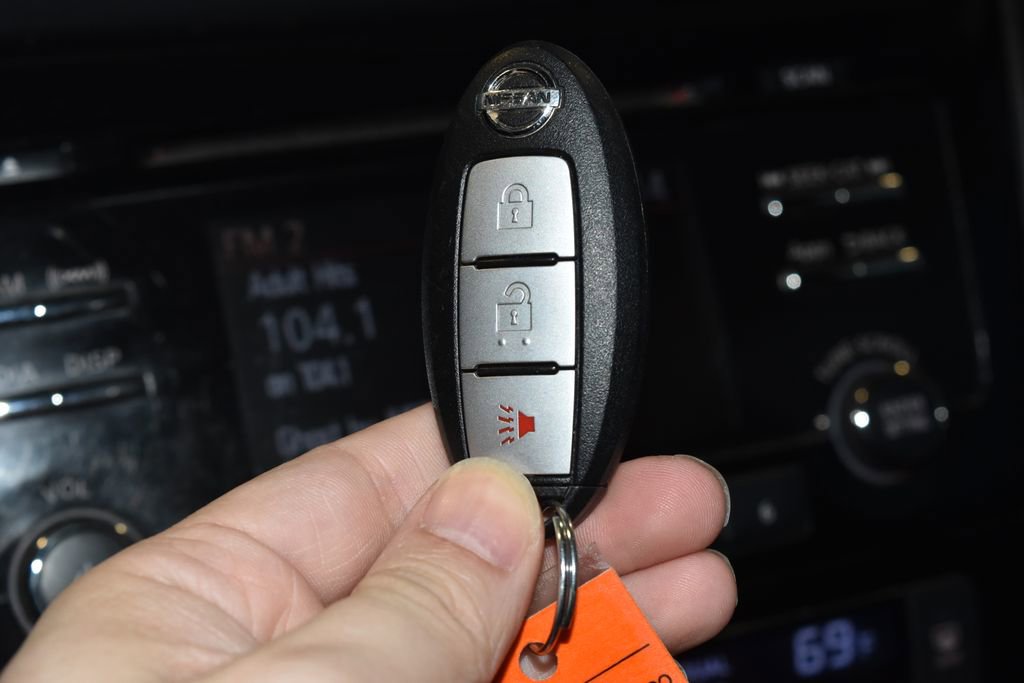 Used 2014 Nissan Rogue SV image 17