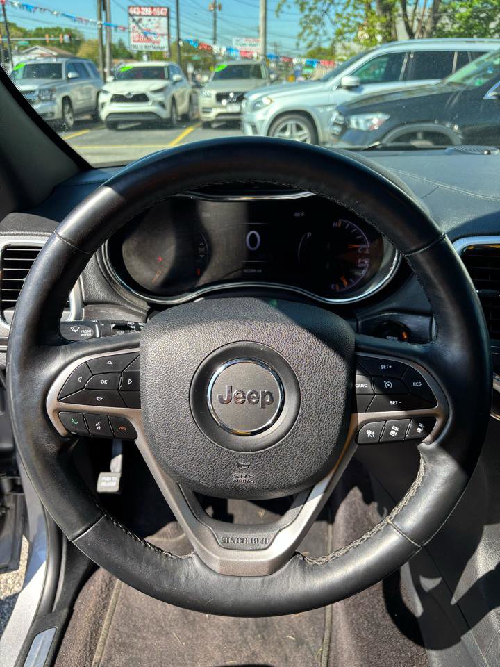 Used 2018 Jeep Grand Cherokee Limited image 11
