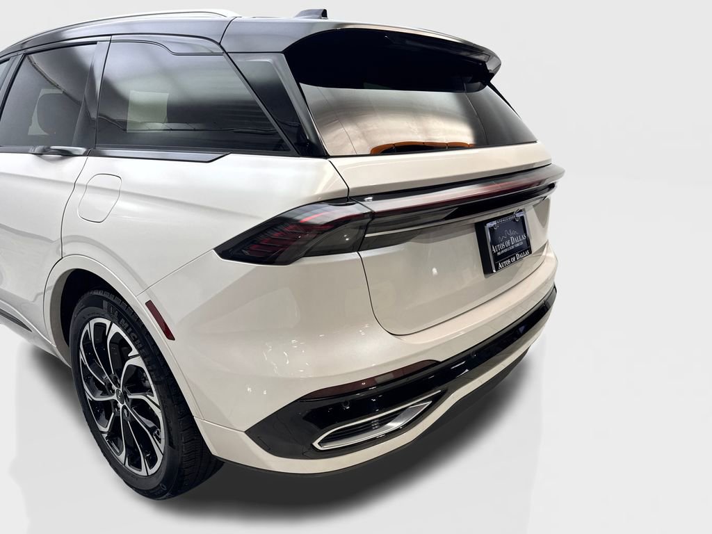 Used 2025 Lincoln Nautilus Reserve AWD/4WD image 19