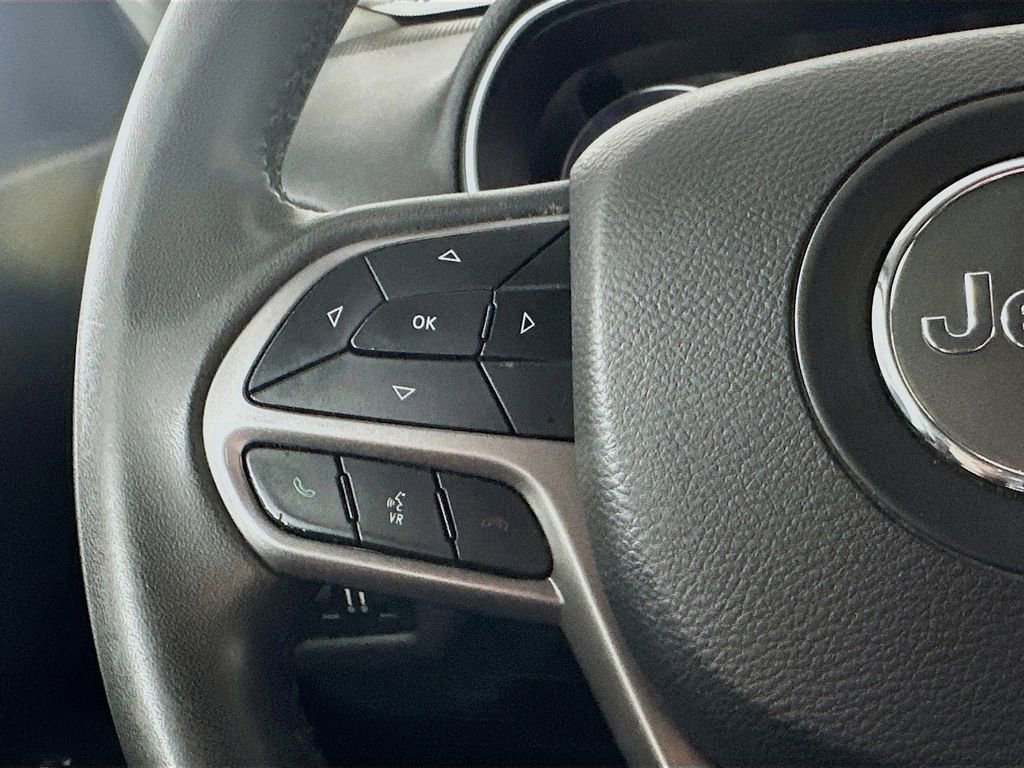 Used 2020 Jeep Cherokee Latitude Plus image 25