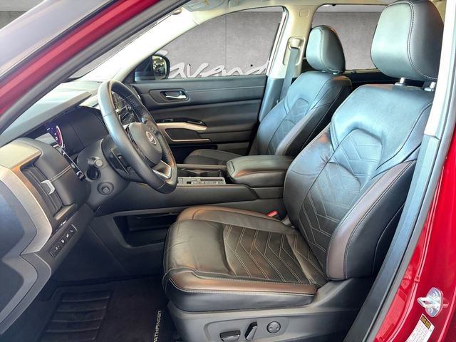 Used 2024 Nissan Pathfinder Platinum image 19