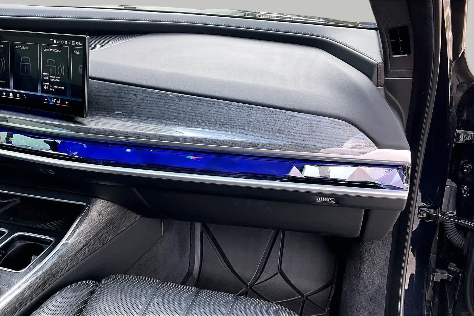 Used 2023 BMW 740i w/ Parking Assistance Package RWD image 16