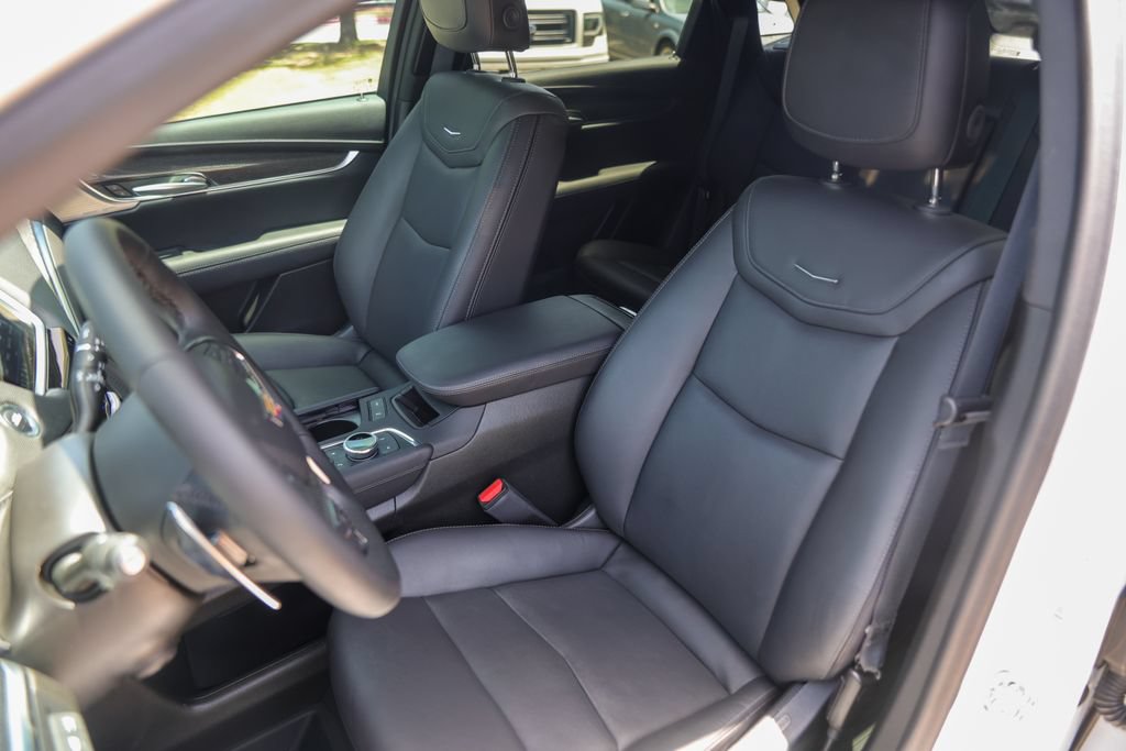 Used 2026 Cadillac XT5 Sportv w/ LPO, Onyx Lite Package AWD/4WD image 7