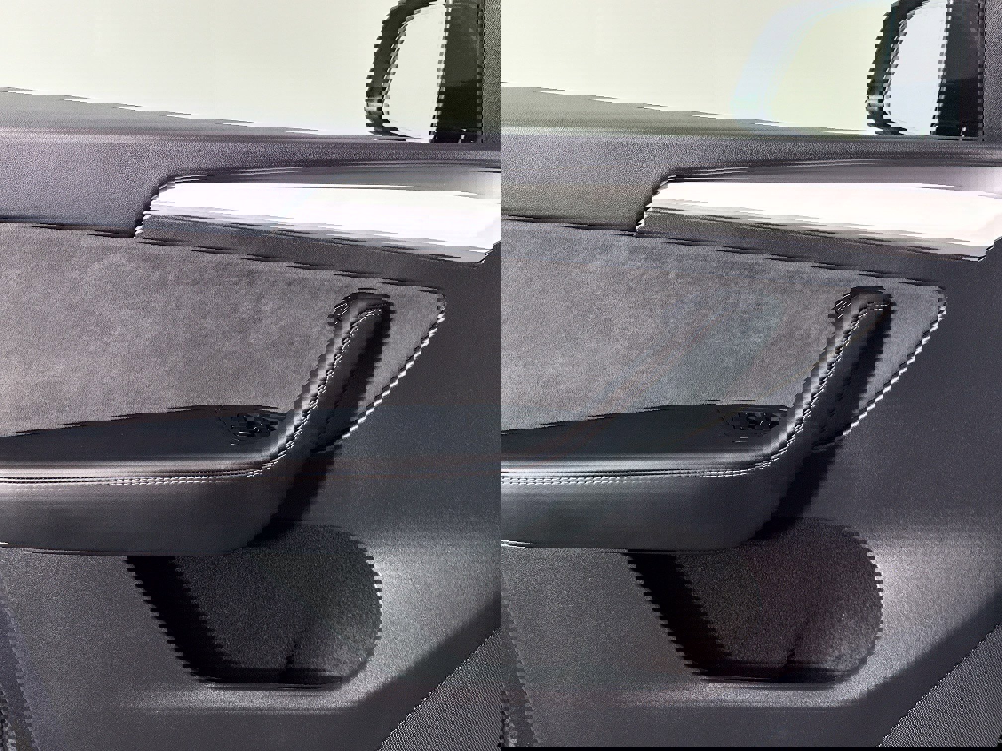 Used 2025 Tesla Model Y Long Range image 16