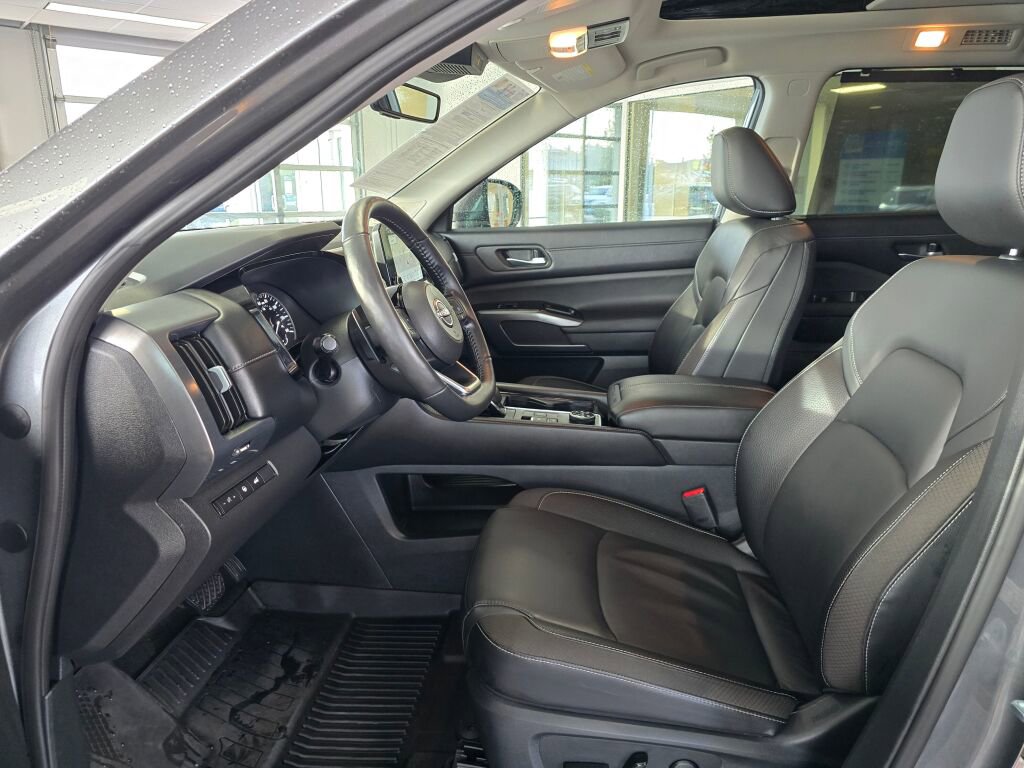 Used 2025 Nissan Pathfinder SL w/ SL Premium Package image 22
