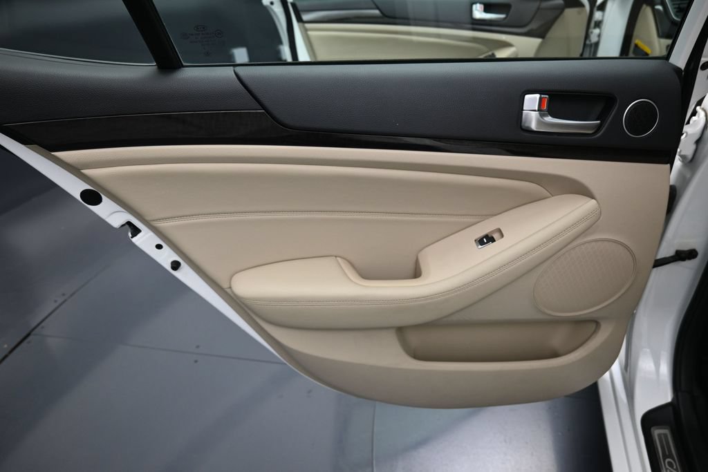 Used 2015 Kia Cadenza Premium FWD image 32