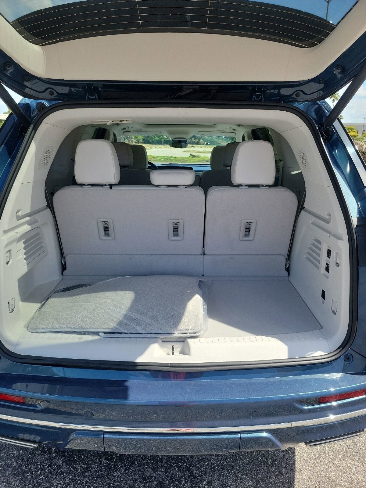 New 2026 Buick Enclave Avenir w/ Super Cruise Package FWD image 7