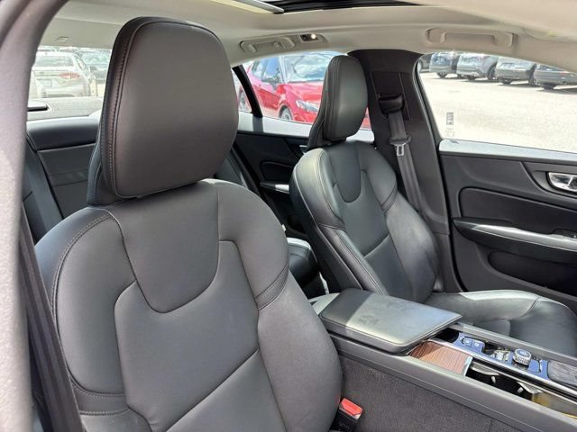 Used 2021 Volvo S60 T5 Momentum w/ Premium Package FWD image 17