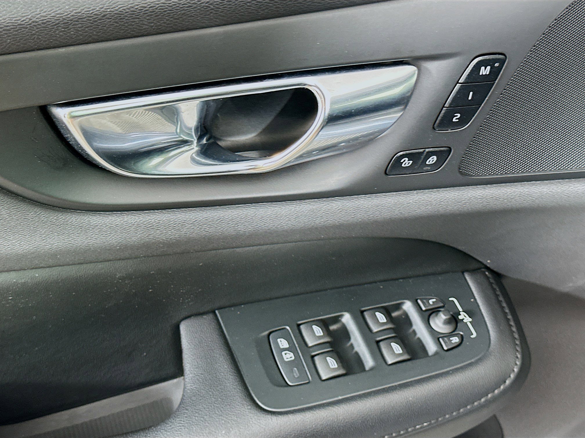 Used 2023 Volvo S60 T8 Plus image 15