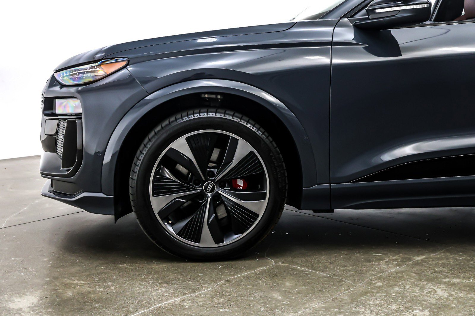 Used 2025 Audi SQ6 e-tron Prestige w/ Red Edition One image 11