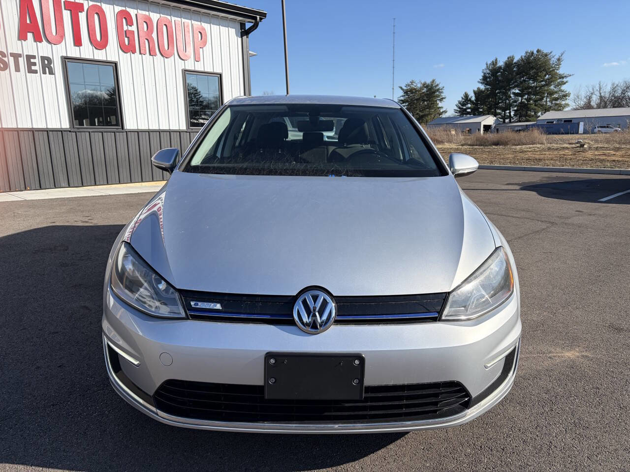 Used 2016 Volkswagen e-Golf SE w/ DC Fast Charging Package FWD image 3
