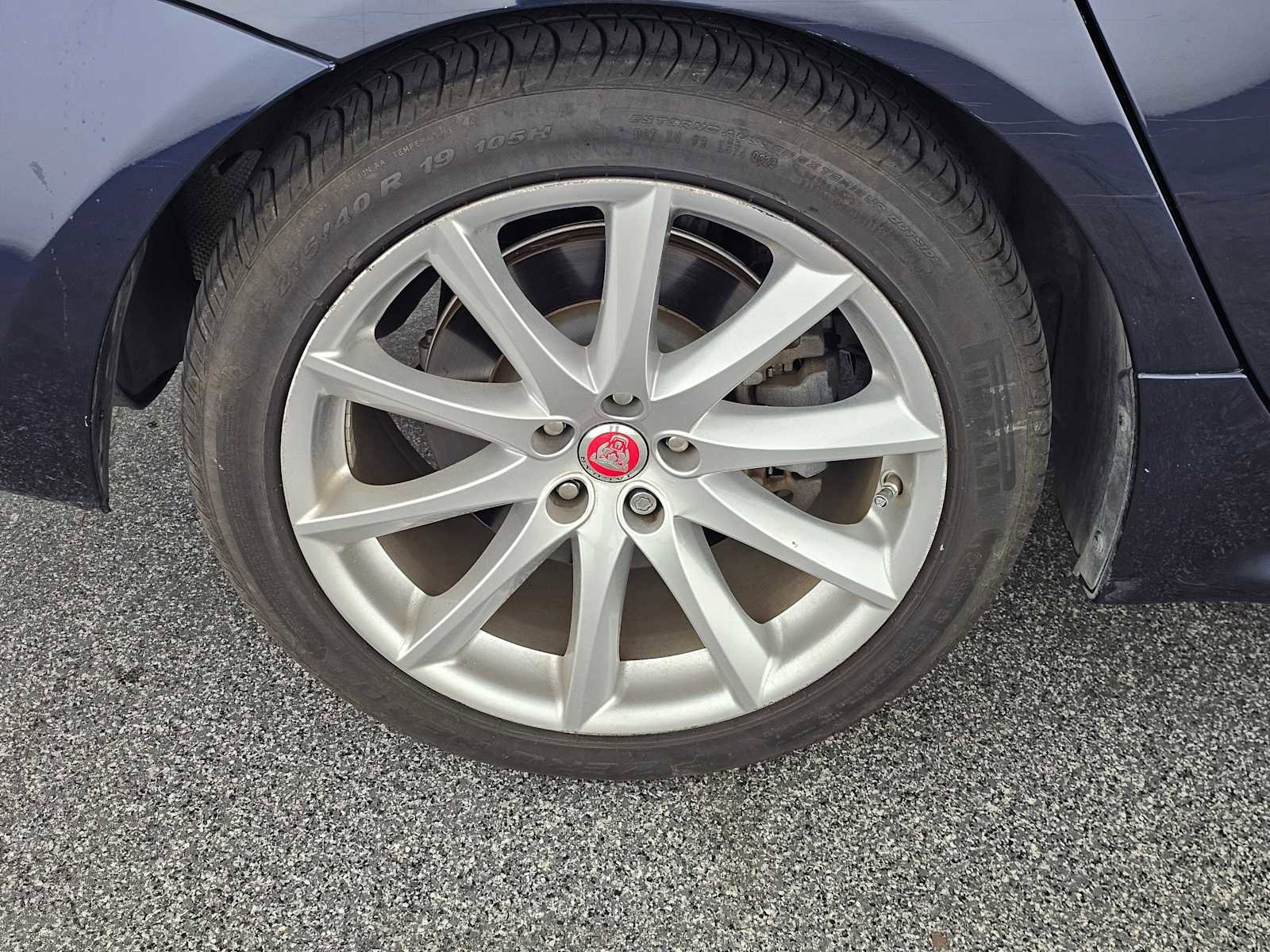 Used 2019 Jaguar XJ R-Sport image 9