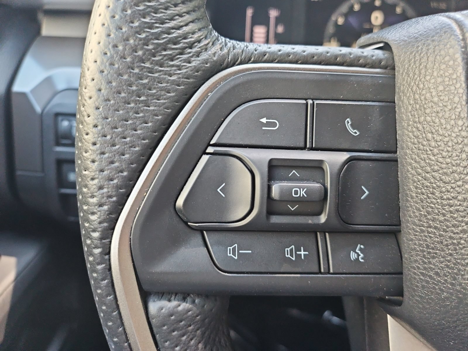 Used 2024 Toyota Tacoma SR5 w/ SR5 Upgrade Package RWD image 24