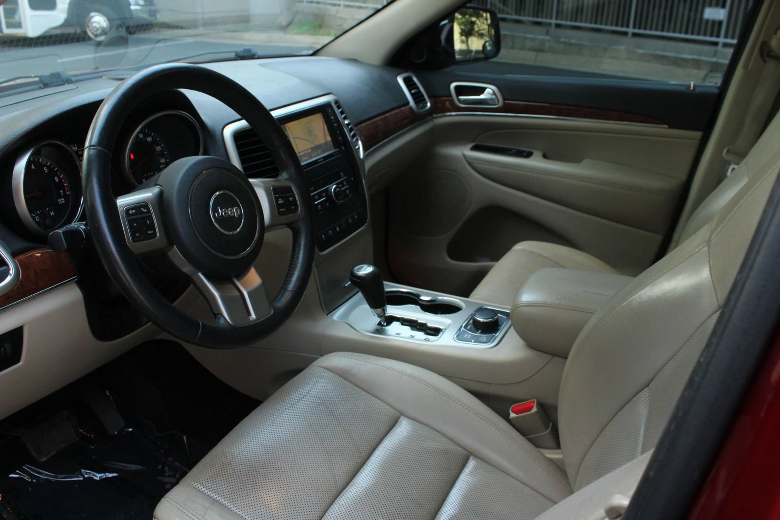 Used 2012 Jeep Grand Cherokee Limited w/ Luxury Group II AWD/4WD image 13