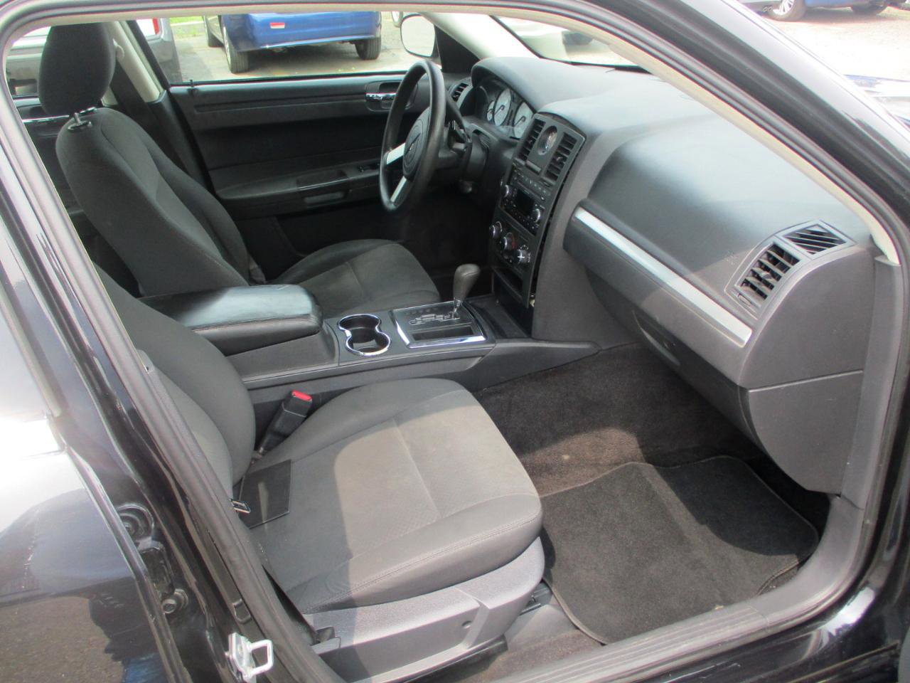 Used 2008 Chrysler 300 LX image 7