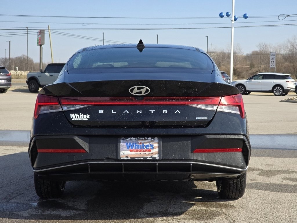 Used 2025 Hyundai Elantra Blue image 17