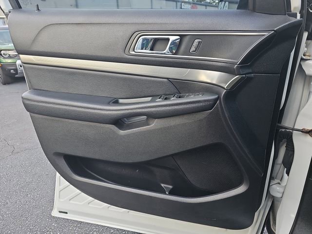 Used 2018 Ford Explorer XLT w/ Equipment Group 202A image 32