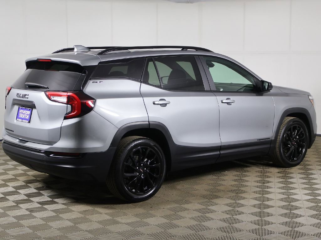 Used 2023 GMC Terrain SLE w/ Driver Convenience Package FWD image 9