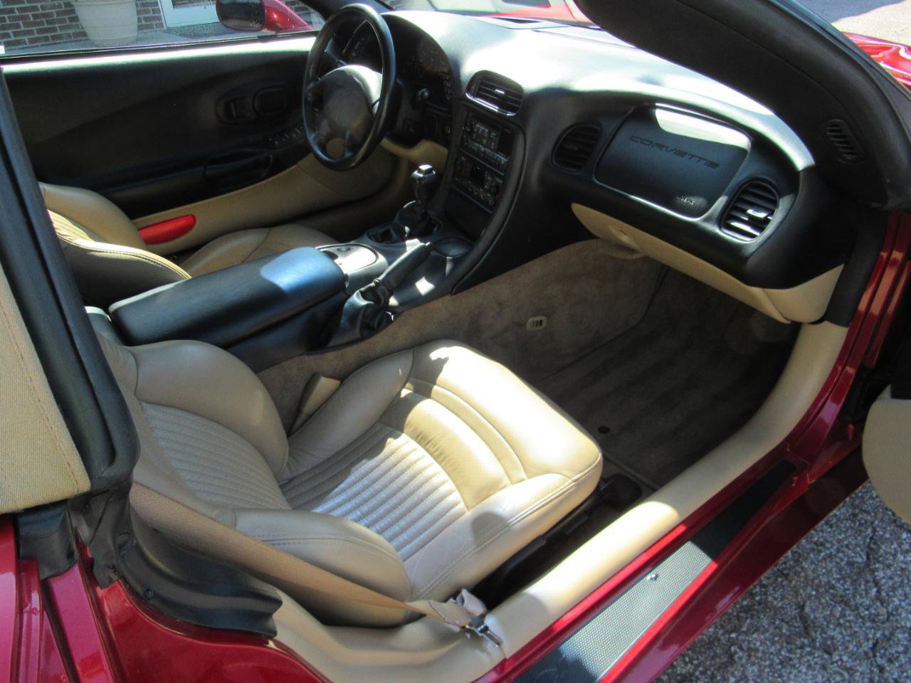 Used 2004 Chevrolet Corvette Convertible w/ Preferred Equipment Group RWD image 32