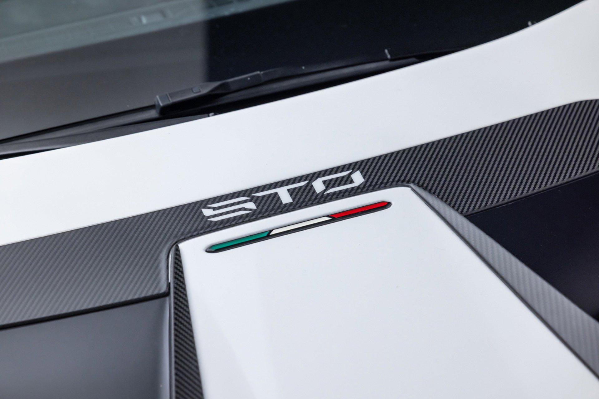 Used 2022 Lamborghini Huracan STO image 27