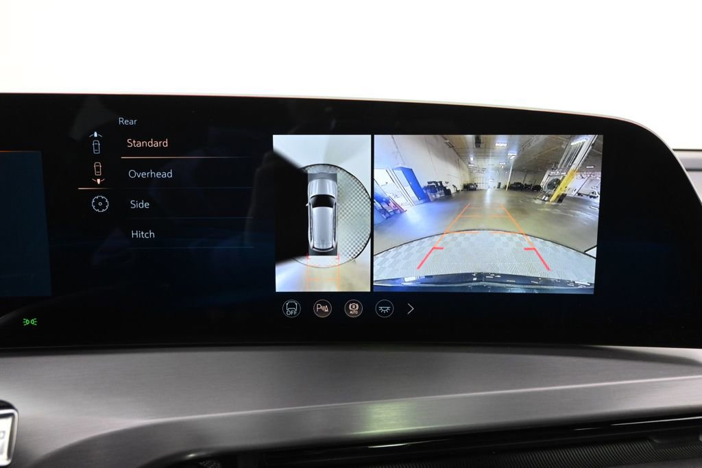 Certified 2026 Cadillac Vistiq Platinum w/ LPO, Floor Liner Package AWD/4WD image 31