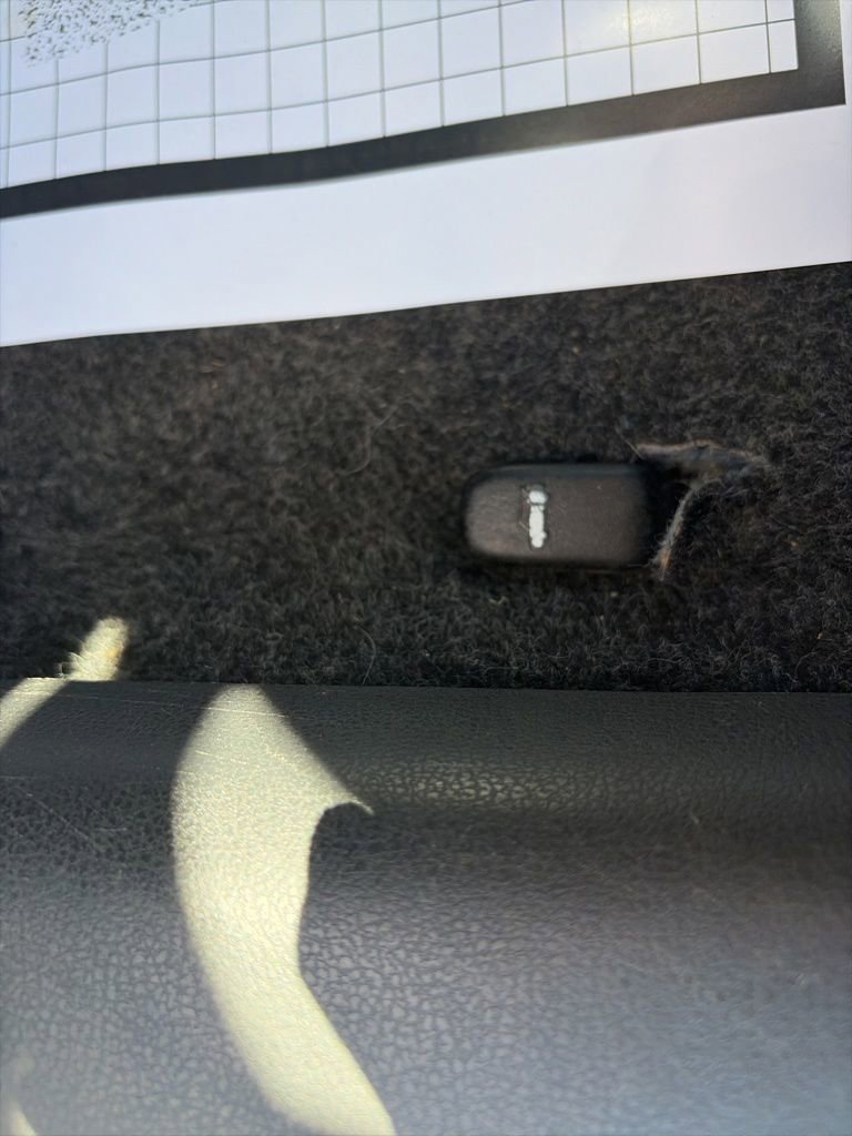Used 2016 Nissan Versa SV FWD image 28