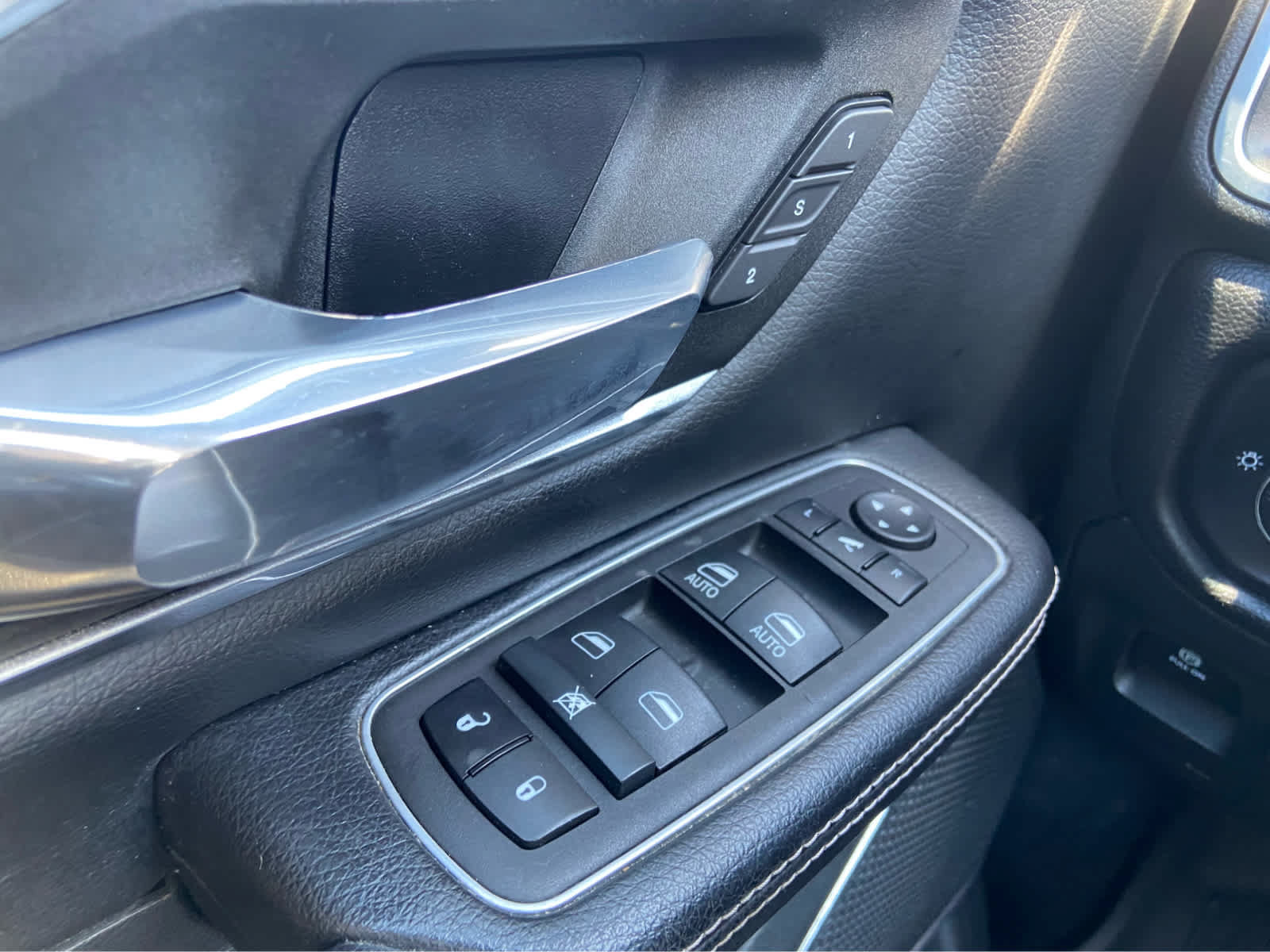 Used 2023 RAM 1500 Laramie AWD/4WD image 22