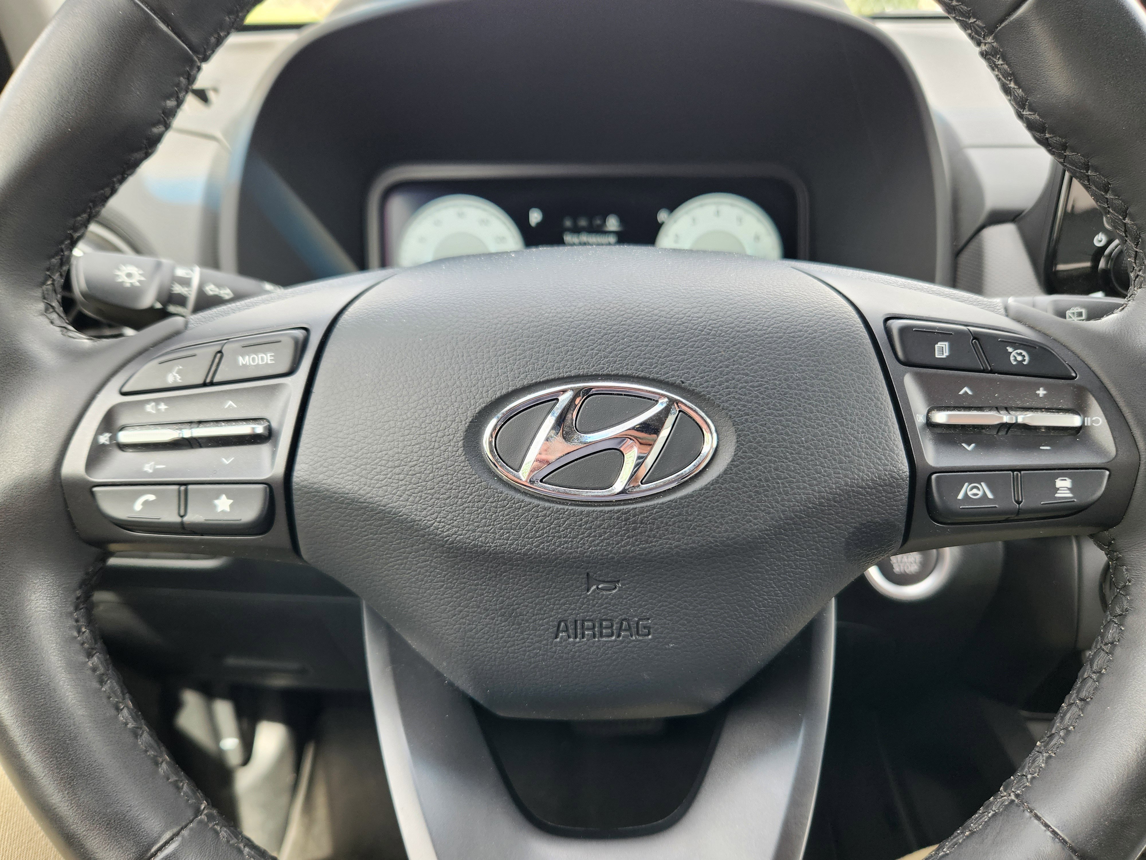 Used 2022 Hyundai Kona Limited AWD/4WD image 7