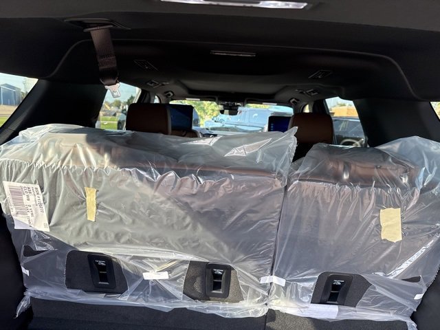 New 2026 Chevrolet Suburban High Country image 14