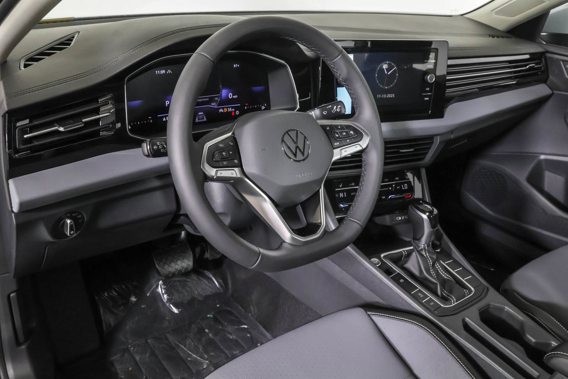 Used 2026 Volkswagen Jetta SE FWD image 4